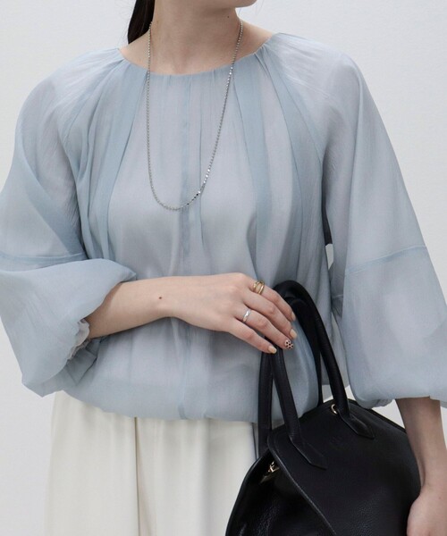 fredy emue（フレディエミュ）の「バルーンギャザーブラウス（シャツ/ブラウス・レディース・オフホワイト/グレイッシュブルー/ブラック系その他・38）」の12枚目の写真