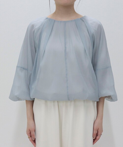 fredy emue（フレディエミュ）の「バルーンギャザーブラウス（シャツ/ブラウス・レディース・オフホワイト/グレイッシュブルー/ブラック系その他・38）」の13枚目の写真