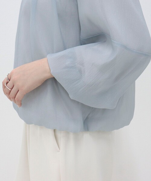fredy emue（フレディエミュ）の「バルーンギャザーブラウス（シャツ/ブラウス・レディース・オフホワイト/グレイッシュブルー/ブラック系その他・38）」の18枚目の写真