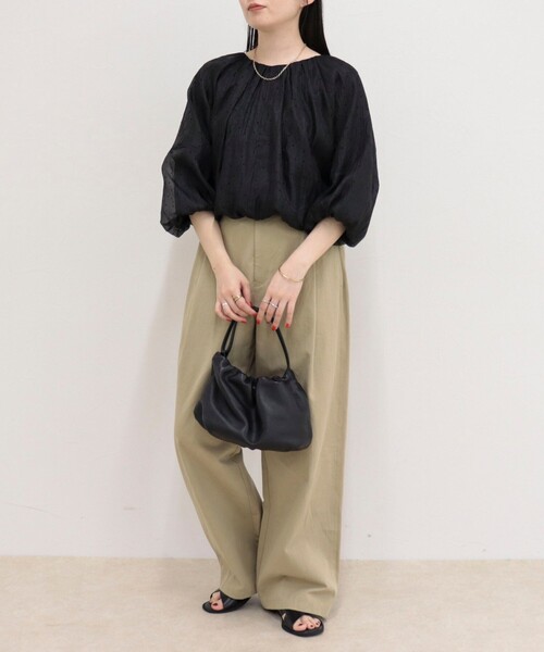 fredy emue（フレディエミュ）の「バルーンギャザーブラウス（シャツ/ブラウス・レディース・オフホワイト/グレイッシュブルー/ブラック系その他・38）」の19枚目の写真