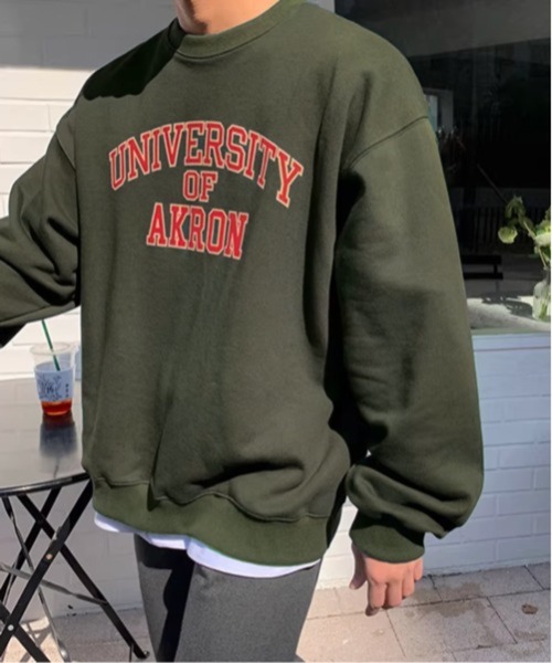 CERCA（チェルカ）の「【NOWLE】UNIVERSITY OF AKRON カレッジロゴ アーチプリント クルーネック スウェット（スウェット・メンズ・ブラック・SMALL/MEDIUM/LARGE/X-LARGE）」の8枚目の写真