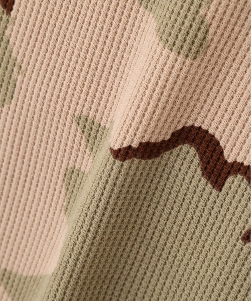 AVIREX（アヴィレックス）の「《直営店限定》MINI WAFFLE CAMO RAGLAN L/S T-SHIRT / ミニワッフル カモ ラグラン ロングスリーブ Tシャツ / AVIREX / アヴィレックス（Tシャツ/カットソー・メンズ・グリーン系カモフラージュ/ベージュ系その他・MEDIUM/SMALL/X-LARGE/LARGE）」の18枚目の写真