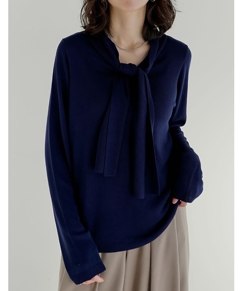 Re:EDIT（リエディ）の「レーヨンニットボウタイ付き長袖トップス（ニット/セーター・レディース・グレイッシュベージュ/ブラック/ホワイト/ネイビー・MEDIUM/LARGE）」の4枚目の写真