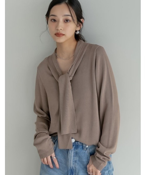 Re:EDIT（リエディ）の「レーヨンニットボウタイ付き長袖トップス（ニット/セーター・レディース・グレイッシュベージュ/ブラック/ホワイト/ネイビー・MEDIUM/LARGE）」の3枚目の写真