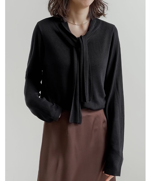 Re:EDIT（リエディ）の「レーヨンニットボウタイ付き長袖トップス（ニット/セーター・レディース・グレイッシュベージュ/ブラック/ホワイト/ネイビー・MEDIUM/LARGE）」の7枚目の写真