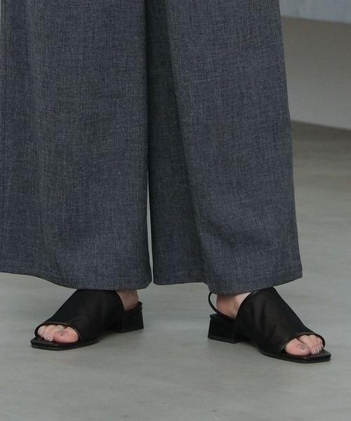 LAKOLE(ラコレ)の「シアーフラットサンダル / 658057(サンダル・レディース・アイボリー/ブラック・MEDIUM/LARGE)」の1枚目の写真