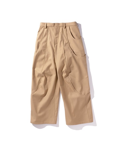 GOAT ESSENCE(ゴートエッセンス)の「TUCK CURVE WIDE PANTS(スラックス・メンズ・ベージュ/ブラック/グレー・1/2)」の1枚目の写真