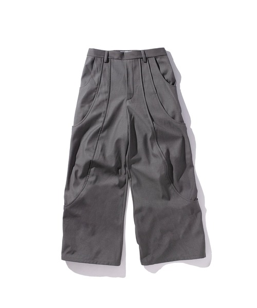GOAT ESSENCE(ゴートエッセンス)の「TUCK CURVE WIDE PANTS(スラックス・メンズ・ベージュ/ブラック/グレー・1/2)」の3枚目の写真