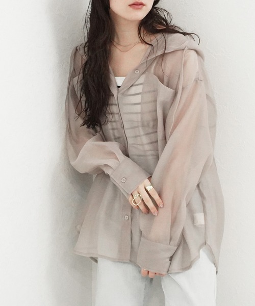 SELECT LEVERY(セレクトリベリー)の「長袖シアーフードシャツ(シャツ/ブラウス・レディース・ブラック/グレイッシュベージュ/ホワイト・MEDIUM)」の3枚目の写真