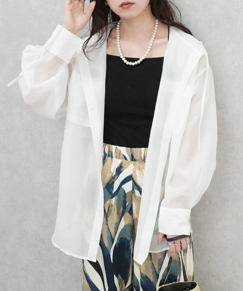 SELECT LEVERY(セレクトリベリー)の「長袖シアーフードシャツ(シャツ/ブラウス・レディース・ブラック/グレイッシュベージュ/ホワイト・MEDIUM)」の15枚目の写真