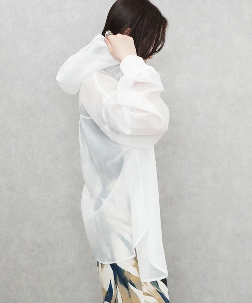 SELECT LEVERY(セレクトリベリー)の「長袖シアーフードシャツ(シャツ/ブラウス・レディース・ブラック/グレイッシュベージュ/ホワイト・MEDIUM)」の16枚目の写真