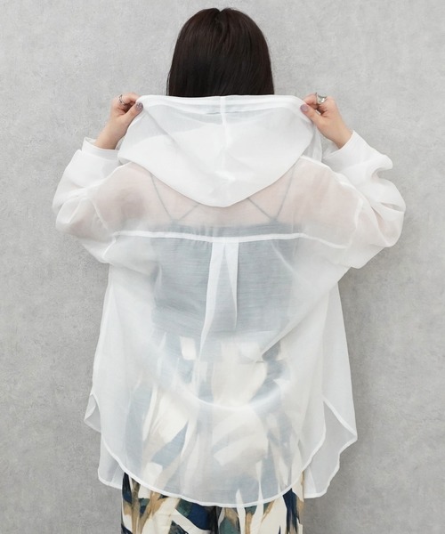 SELECT LEVERY(セレクトリベリー)の「長袖シアーフードシャツ(シャツ/ブラウス・レディース・ブラック/グレイッシュベージュ/ホワイト・MEDIUM)」の18枚目の写真