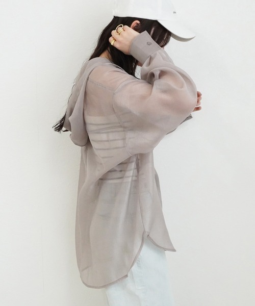 SELECT LEVERY(セレクトリベリー)の「長袖シアーフードシャツ(シャツ/ブラウス・レディース・ブラック/グレイッシュベージュ/ホワイト・MEDIUM)」の4枚目の写真