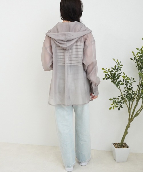 SELECT LEVERY(セレクトリベリー)の「長袖シアーフードシャツ(シャツ/ブラウス・レディース・ブラック/グレイッシュベージュ/ホワイト・MEDIUM)」の5枚目の写真