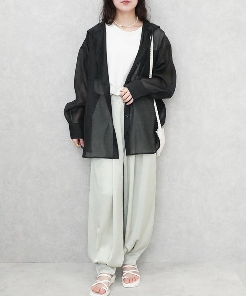 SELECT LEVERY(セレクトリベリー)の「長袖シアーフードシャツ(シャツ/ブラウス・レディース・ブラック/グレイッシュベージュ/ホワイト・MEDIUM)」の8枚目の写真