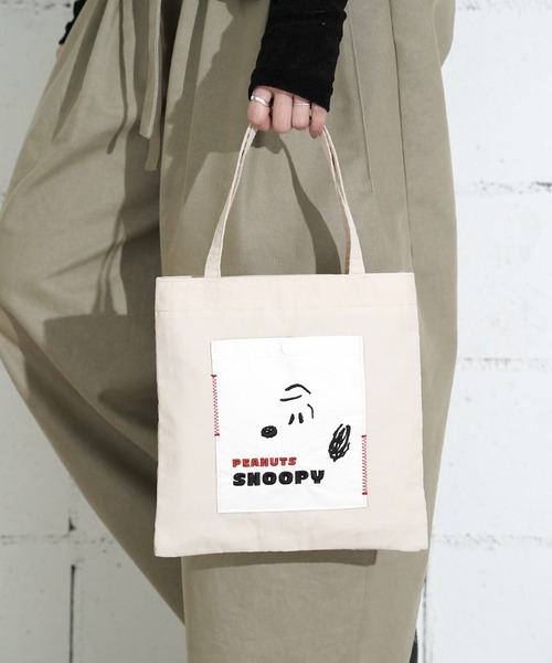 PEANUTS(ピーナッツ)の「"09"≪PEANUTS≫2ポケット ナイロン フェイス 刺繍 ミニ トートバッグ(トートバッグ・レディース・スモークピンク/イエロー/ダークグレー/ブルー/ライトベージュ・ONE SIZE)」の3枚目の写真
