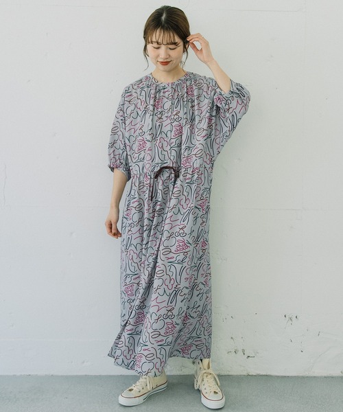 POU DOU DOU(プードゥドゥ)の「ダンシングフルーツプリントギャザーワンピース(ワンピース・レディース・ライトグレー/キナリ・3)」の7枚目の写真