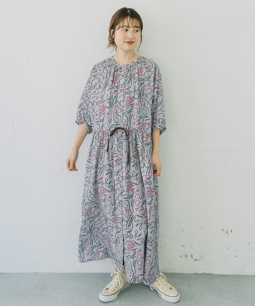 POU DOU DOU(プードゥドゥ)の「ダンシングフルーツプリントギャザーワンピース(ワンピース・レディース・ライトグレー/キナリ・3)」の8枚目の写真