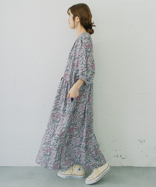 POU DOU DOU(プードゥドゥ)の「ダンシングフルーツプリントギャザーワンピース(ワンピース・レディース・ライトグレー/キナリ・3)」の9枚目の写真