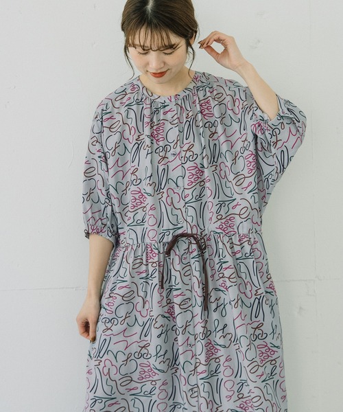 POU DOU DOU(プードゥドゥ)の「ダンシングフルーツプリントギャザーワンピース(ワンピース・レディース・ライトグレー/キナリ・3)」の11枚目の写真