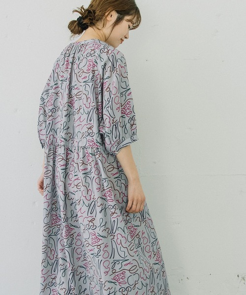 POU DOU DOU(プードゥドゥ)の「ダンシングフルーツプリントギャザーワンピース(ワンピース・レディース・ライトグレー/キナリ・3)」の12枚目の写真