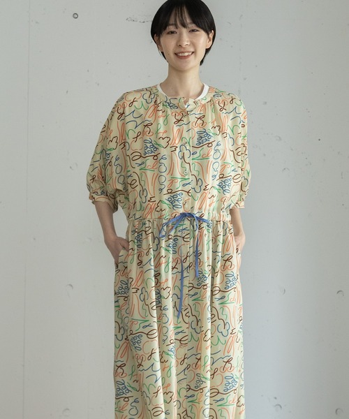 POU DOU DOU(プードゥドゥ)の「ダンシングフルーツプリントギャザーワンピース(ワンピース・レディース・ライトグレー/キナリ・3)」の22枚目の写真