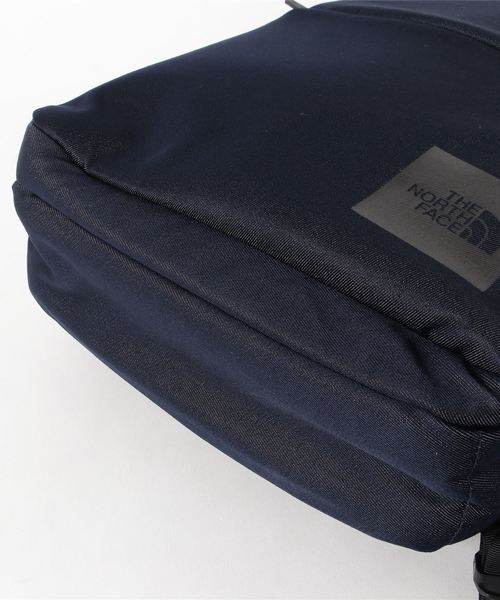 THE NORTH FACE(ザノースフェイス)の「ザ・ノース・フェイス バックパック / シャトルデイパックスリム(バックパック/リュック・レディース・ブラック/ダークネイビー/ホワイト/ブルー系その他/ブラック系その他/オリーブドラブ/ネイビー/サンドベージュ/オリーブ/ヘザーグレー/ブルー系その他2/インディゴブルー・ONE SIZE)」の17枚目の写真