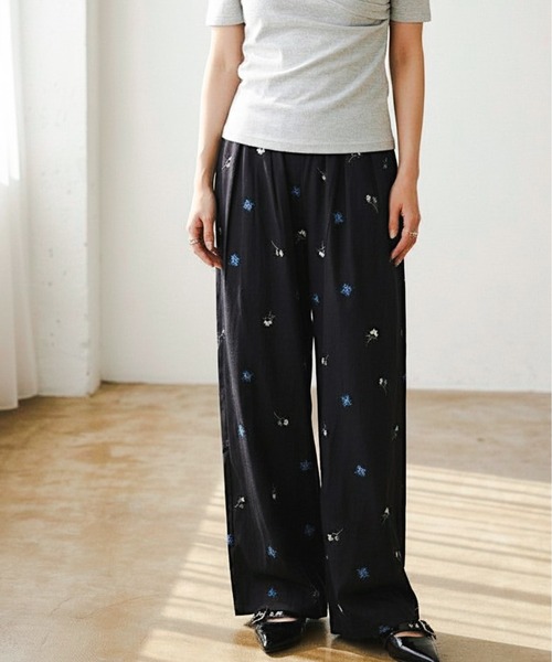 Per sist ence(パーシエンス)の「配色フラワー刺繍シアーローンイージーパンツ(その他パンツ・レディース・ブラック・ONE SIZE)」の2枚目の写真