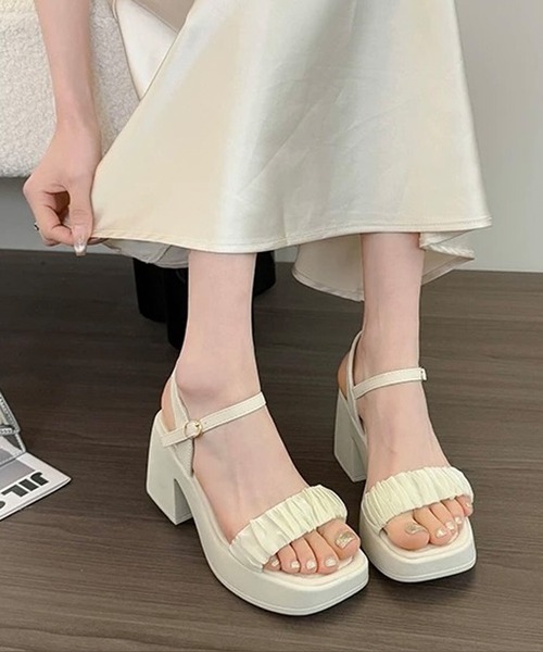 shopnikoniko(ショップニコニコ)の「シアーギャザーベルト チャンキーヒール 厚底サンダル(サンダル・レディース・ブラック/ホワイト・37/36/39/38)」の8枚目の写真