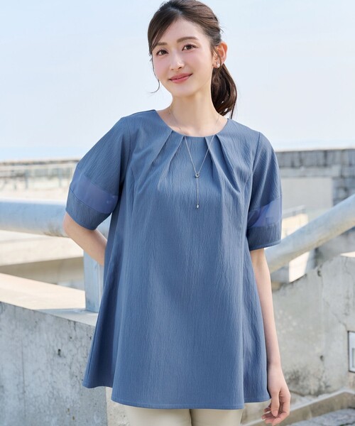 Tiaclasse（ティアクラッセ）の「シフォンランタンスリーブチュニック（Tシャツ/カットソー・レディース・ブルー/グレイッシュベージュ/ブラック・XL/XXL）」の3枚目の写真