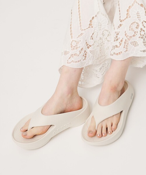 OOFOS(ウーフォス)の「<OOFOS>OOriginal PLUS サンダル(サンダル・レディース・ナチュラル/ブラック・23cm/24cm/25cm)」の5枚目の写真