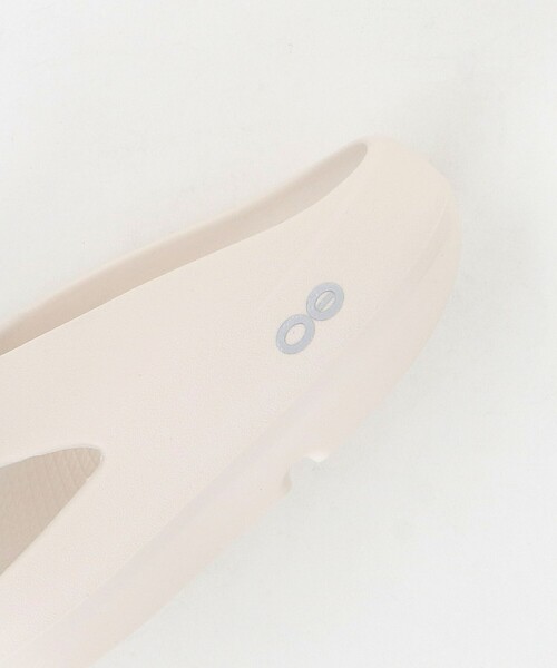 OOFOS(ウーフォス)の「<OOFOS>OOriginal PLUS サンダル(サンダル・レディース・ナチュラル/ブラック・23cm/24cm/25cm)」の19枚目の写真