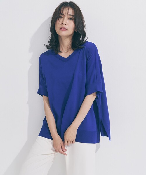 UNFILO（アンフィーロ）の「【野呂佳代さん着用】スゴ機能美ニット Vネック ワイドプルオーバー（ニット/セーター・レディース・ブルー系/ダークブラウン系/ブラック系/ベージュ系/シルバー系・SMALL/MEDIUM）」の4枚目の写真