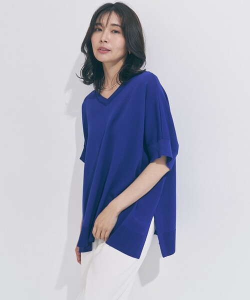 UNFILO（アンフィーロ）の「【野呂佳代さん着用】スゴ機能美ニット Vネック ワイドプルオーバー（ニット/セーター・レディース・ブルー系/ダークブラウン系/ブラック系/ベージュ系/シルバー系・SMALL/MEDIUM）」の9枚目の写真