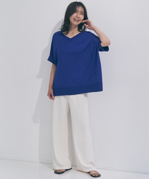 UNFILO（アンフィーロ）の「【野呂佳代さん着用】スゴ機能美ニット Vネック ワイドプルオーバー（ニット/セーター・レディース・ブルー系/ダークブラウン系/ブラック系/ベージュ系/シルバー系・SMALL/MEDIUM）」の10枚目の写真