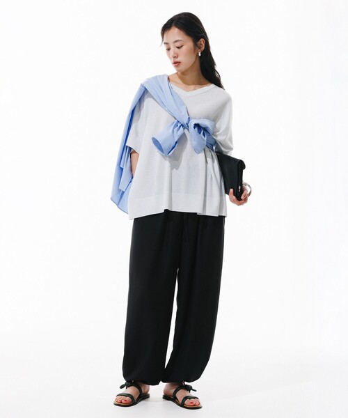 UNFILO（アンフィーロ）の「【野呂佳代さん着用】スゴ機能美ニット Vネック ワイドプルオーバー（ニット/セーター・レディース・ブルー系/ダークブラウン系/ブラック系/ベージュ系/シルバー系・SMALL/MEDIUM）」の15枚目の写真