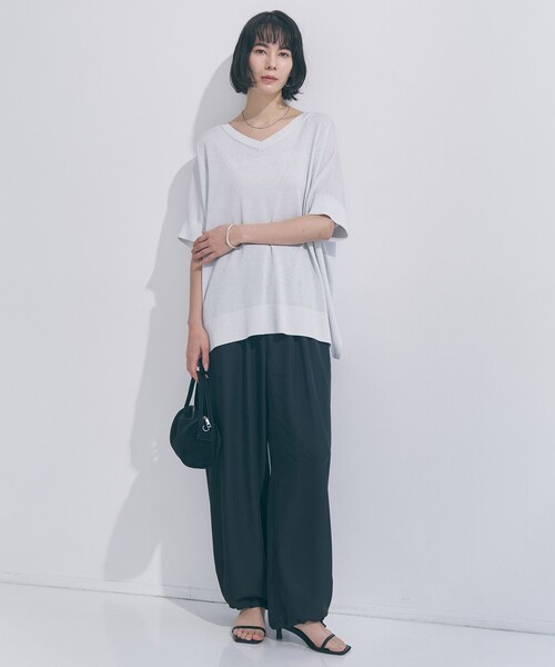 UNFILO（アンフィーロ）の「【野呂佳代さん着用】スゴ機能美ニット Vネック ワイドプルオーバー（ニット/セーター・レディース・ブルー系/ダークブラウン系/ブラック系/ベージュ系/シルバー系・SMALL/MEDIUM）」の18枚目の写真