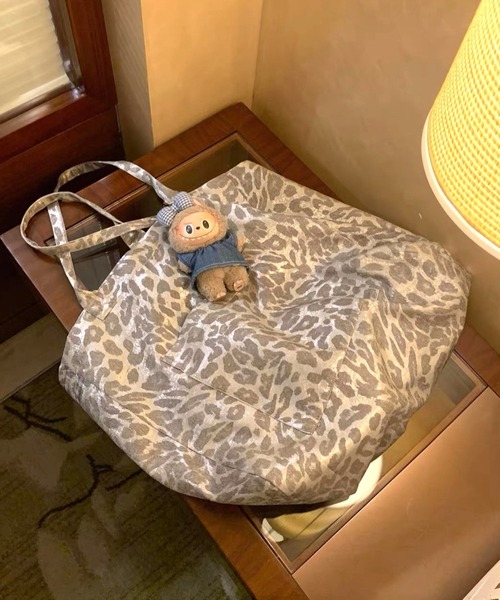 Vipoa（ヴィポア）の「Metallic leopard print tote bag（トートバッグ・レディース・シルバー系その他・FREE）」の18枚目の写真