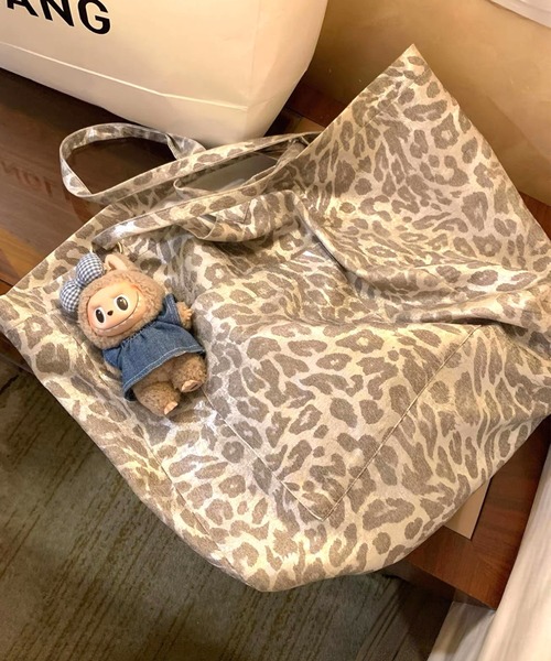 Vipoa（ヴィポア）の「Metallic leopard print tote bag（トートバッグ・レディース・シルバー系その他・FREE）」の17枚目の写真