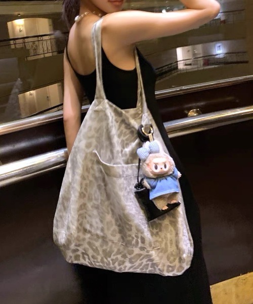 Vipoa（ヴィポア）の「Metallic leopard print tote bag（トートバッグ・レディース・シルバー系その他・FREE）」の15枚目の写真