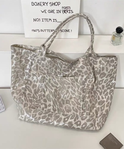 Vipoa（ヴィポア）の「Metallic leopard print tote bag（トートバッグ・レディース・シルバー系その他・FREE）」の5枚目の写真