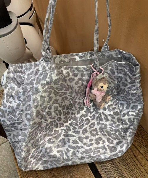 Vipoa（ヴィポア）の「Metallic leopard print tote bag（トートバッグ・レディース・シルバー系その他・FREE）」の7枚目の写真
