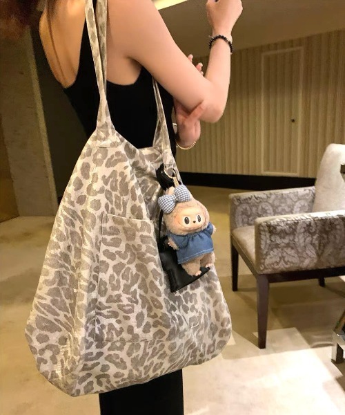 Vipoa（ヴィポア）の「Metallic leopard print tote bag（トートバッグ・レディース・シルバー系その他・FREE）」の19枚目の写真