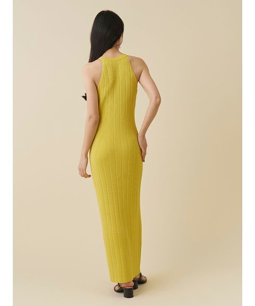 SNIDEL(スナイデル)の「ホルターネックリブニットワンピース(ワンピース・レディース・ベージュ/イエロー/ブラック・F)」の9枚目の写真