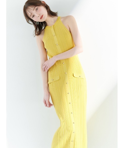 SNIDEL(スナイデル)の「ホルターネックリブニットワンピース(ワンピース・レディース・ベージュ/イエロー/ブラック・F)」の4枚目の写真