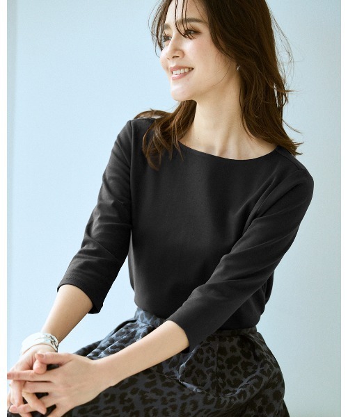 DoCLASSE( ドゥクラッセ)の「ボートネックN/7分袖・DoT(Tシャツ/カットソー・レディース・ダークブラウン/ブルー/チャコール/ライトピンク/ダークネイビー/ホワイト/ブラック/ライトグレー・L/M/S/LL/3L)」の2枚目の写真