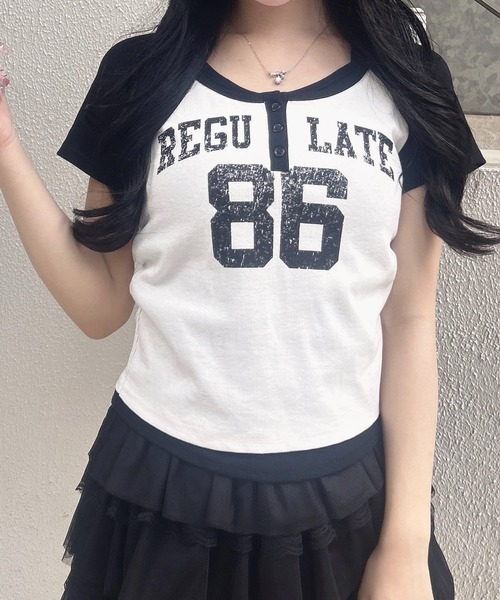 INGNI（イング）の「ヘンリーネックレイヤードナンバリングトップス（Tシャツ/カットソー・レディース・オフホワイト/ブラック/ブラック系7/ホワイト×ブラック・M）」の3枚目の写真