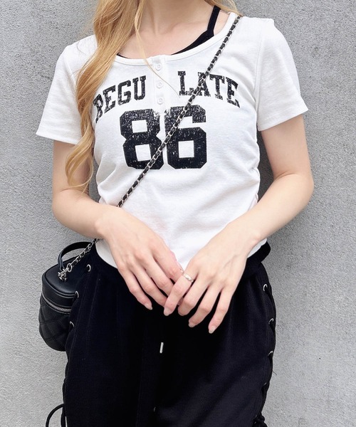INGNI（イング）の「ヘンリーネックレイヤードナンバリングトップス（Tシャツ/カットソー・レディース・オフホワイト/ブラック/ブラック系7/ホワイト×ブラック・M）」の2枚目の写真