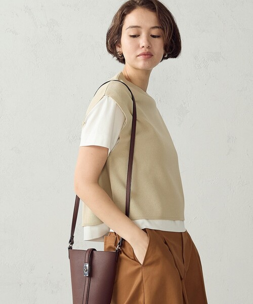 MONO COMME CA(モノコムサ)の「ひねり金具 ミニショルダー(ショルダーバッグ・レディース・ブラック/レッド/ブラウン・FREE)」の2枚目の写真