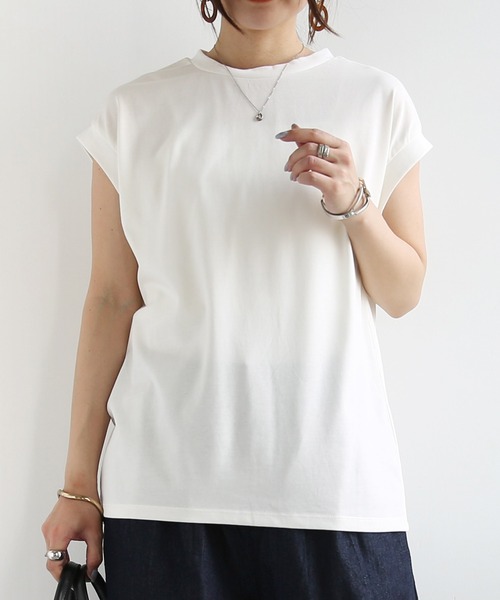and it_(アンドイット)の「汗じみ軽減加工ノースリーブTシャツ(Tシャツ/カットソー・レディース・ブラック/アイボリー/グレイッシュベージュ・M-L)」の2枚目の写真